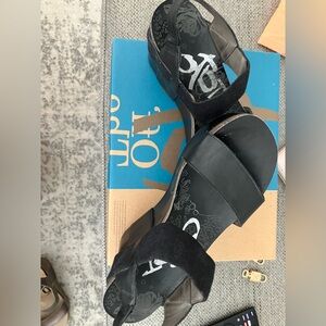 OTBT Wedge platform shoes. This are so comfortable. Regula worn. See pics